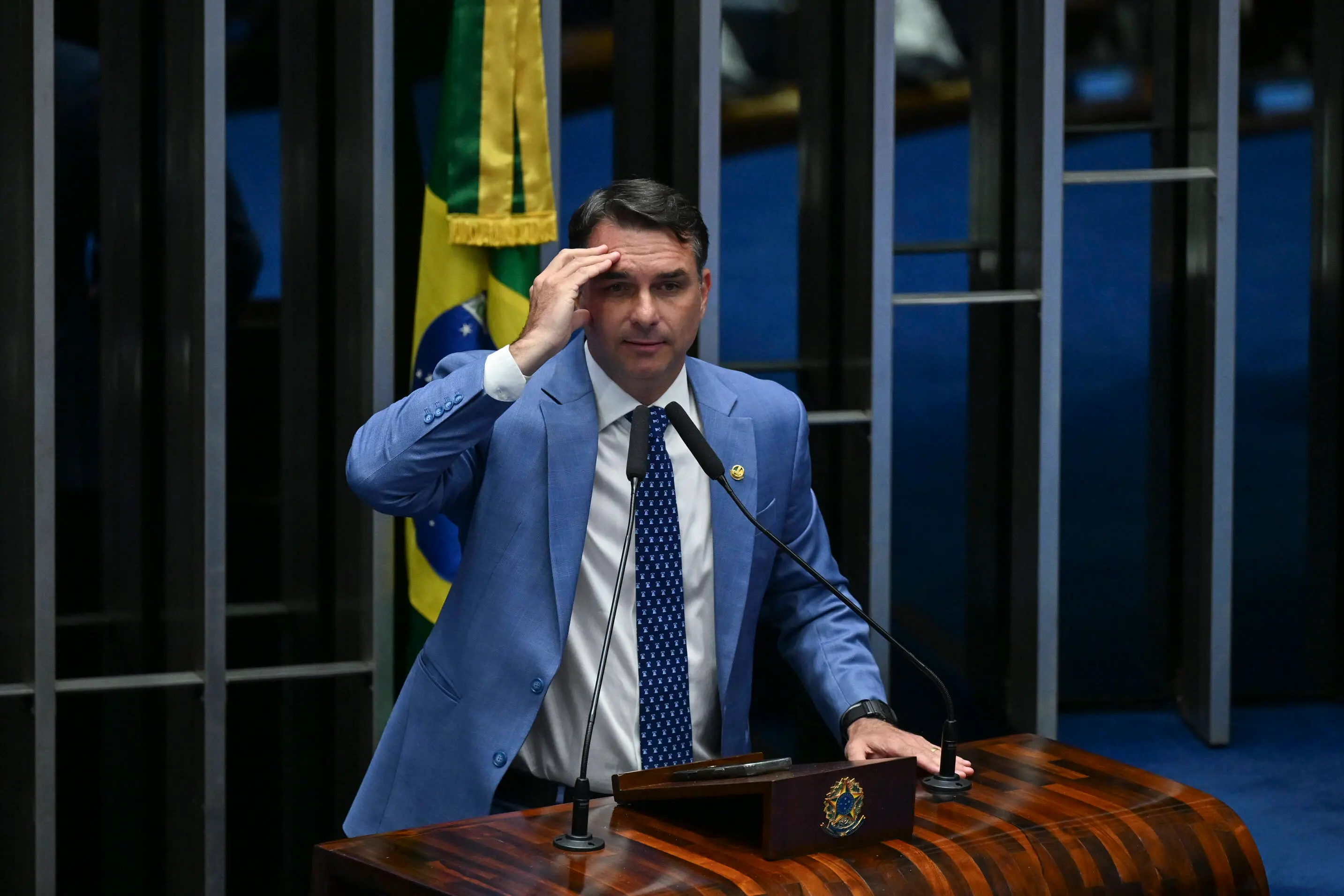 Imagem da notícia Flávio aciona novamente TSE contra Lula e alega abuso de poder em comunicação digital