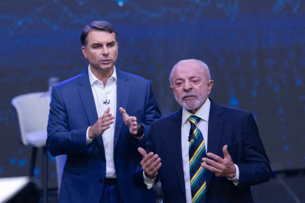Imagem da notícia Flávio pede cassação da chapa de Lula por uso eleitoral de rádio pública