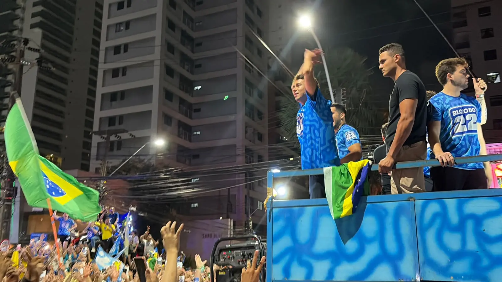 Imagem da notícia Em Fortaleza, Nikolas agradece André pela criação do ‘Bloquinho do 22’: ‘Mudou a história'