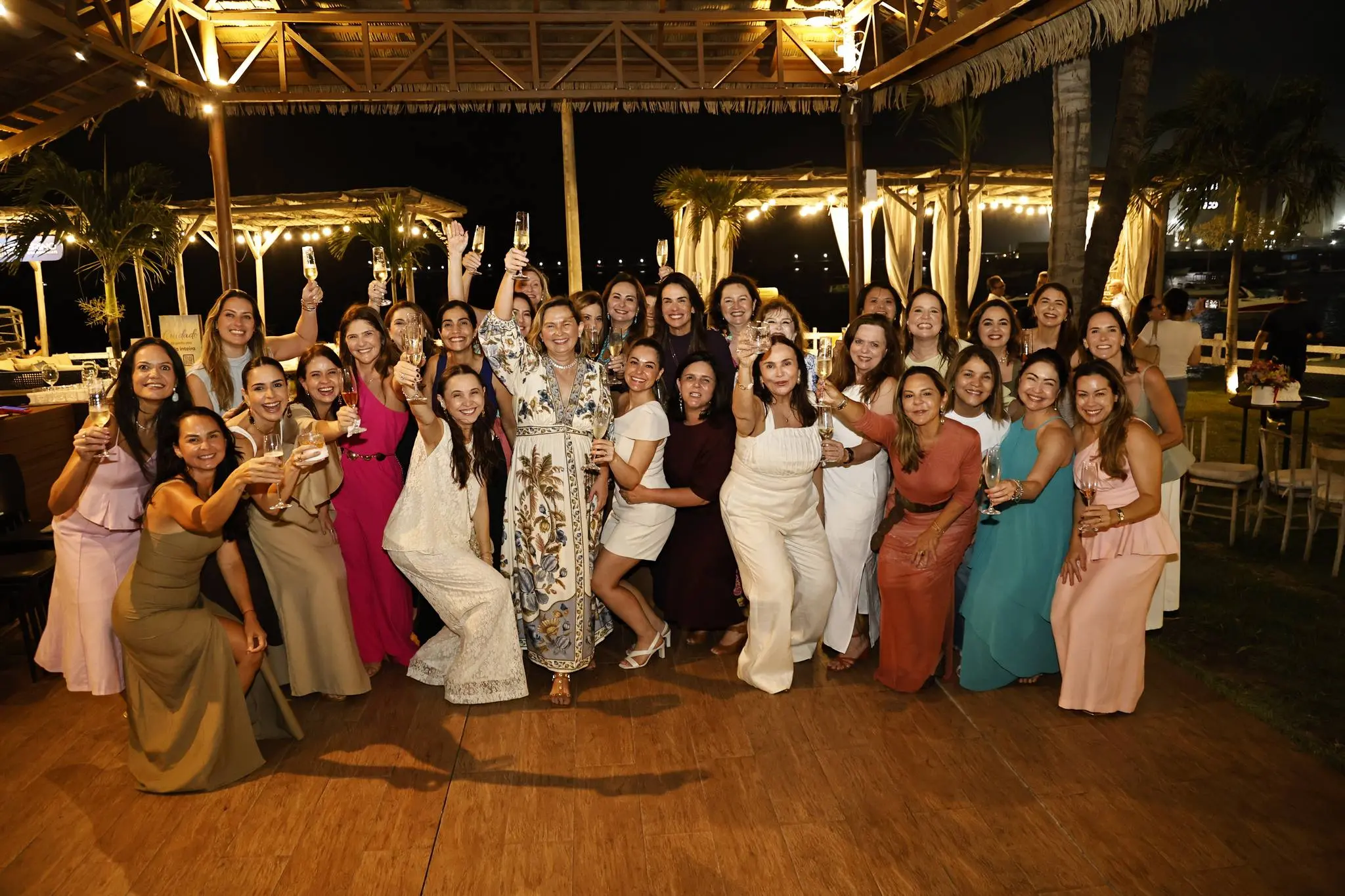 Imagem da notícia CAPTEI: Renata Paula Santiago celebra a vida em tarde especial no Iate Clube