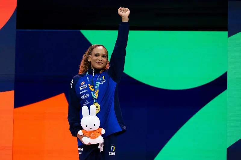 Imagem da notícia Rebeca Andrade é tricampeã mundial de ginástica artística
