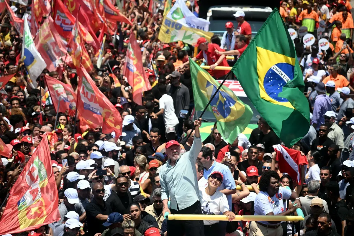 Imagem da notícia Lula em ato no Rio: deixar de votar em trabalhador para votar miliciano é demais