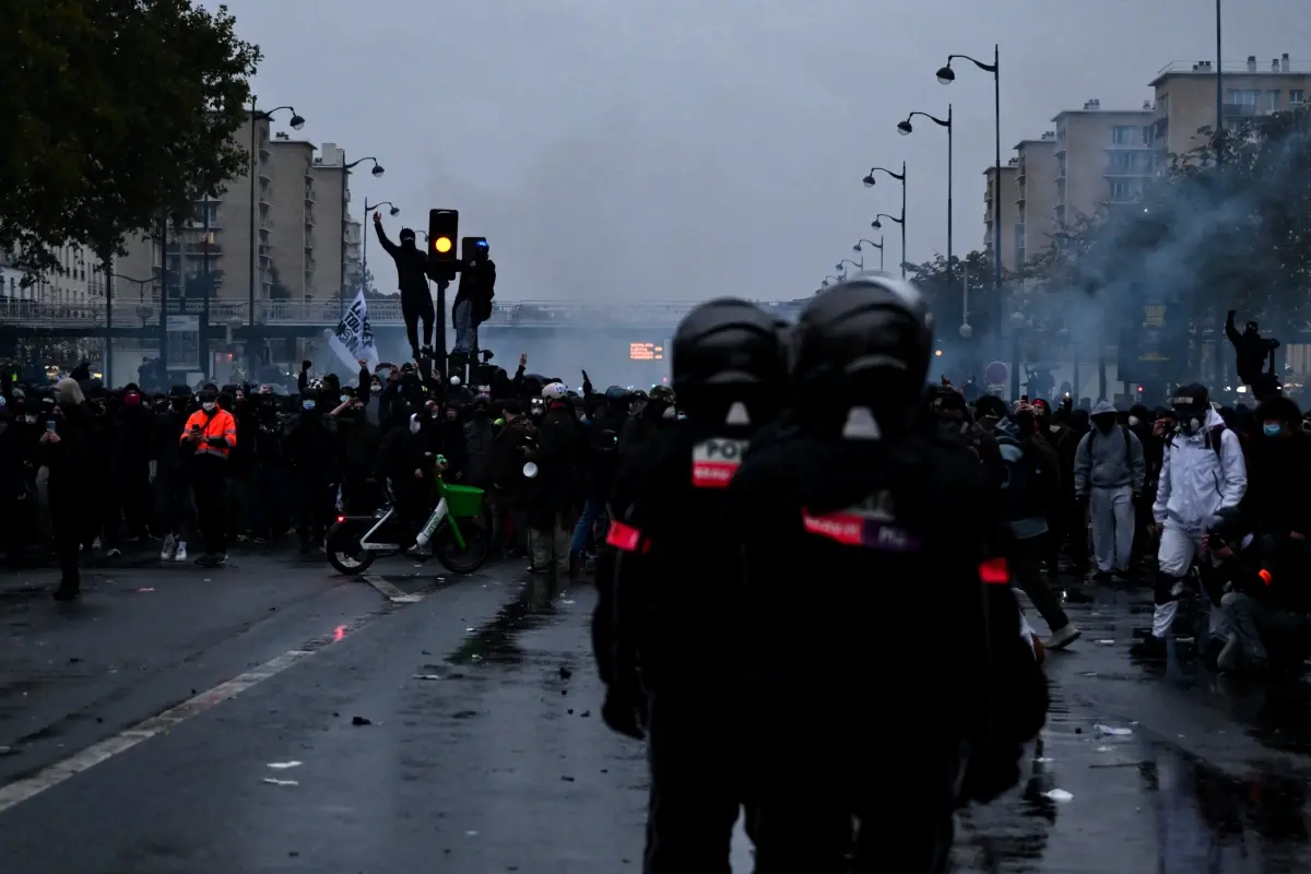Imagem da notícia Milhares voltam às ruas da Europa em novo dia de protestos sociais neste sabado (24)