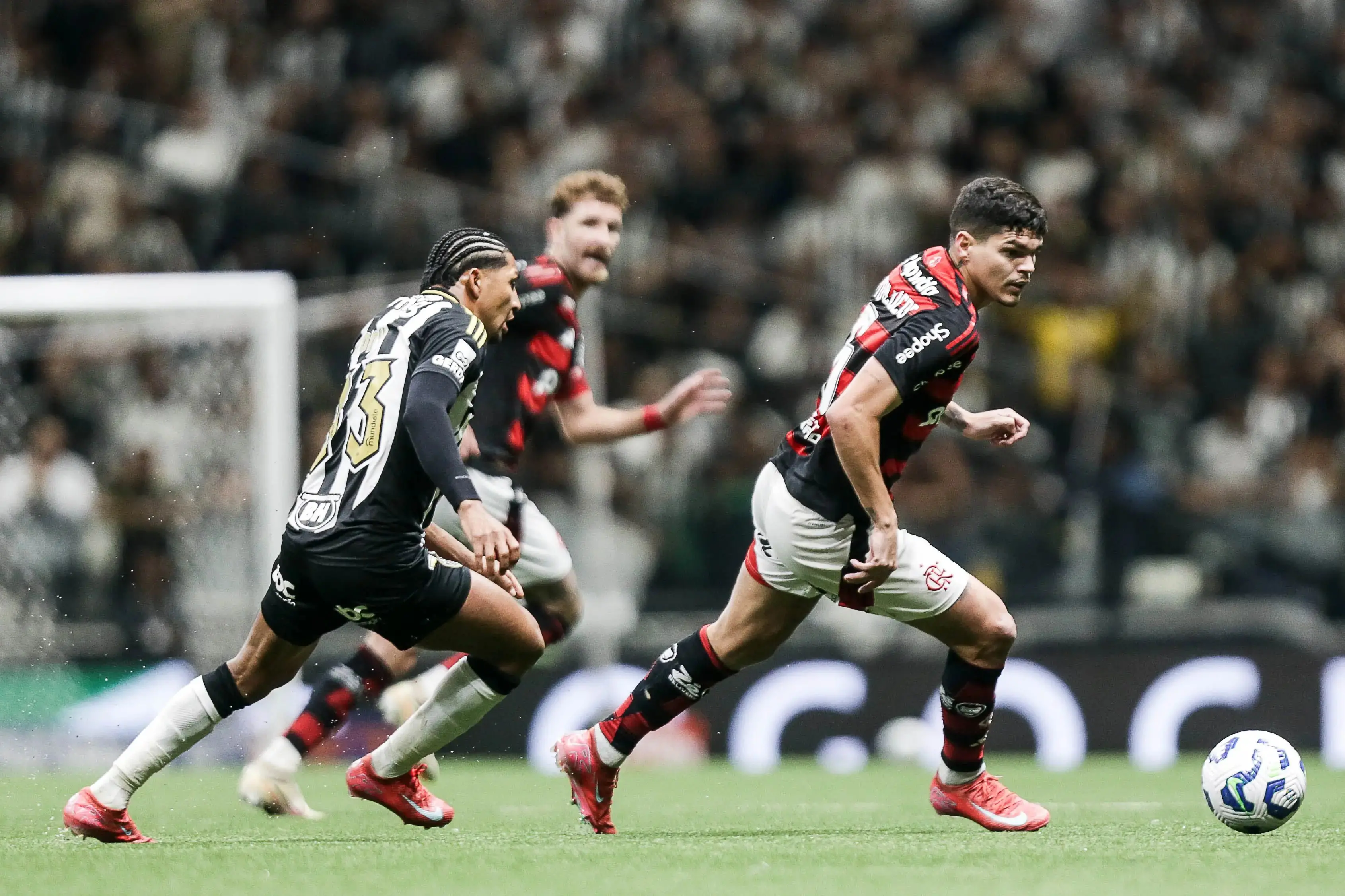 Imagem da notícia Flamengo x Atlético-MG na Série A: onde assistir, horário e escalações