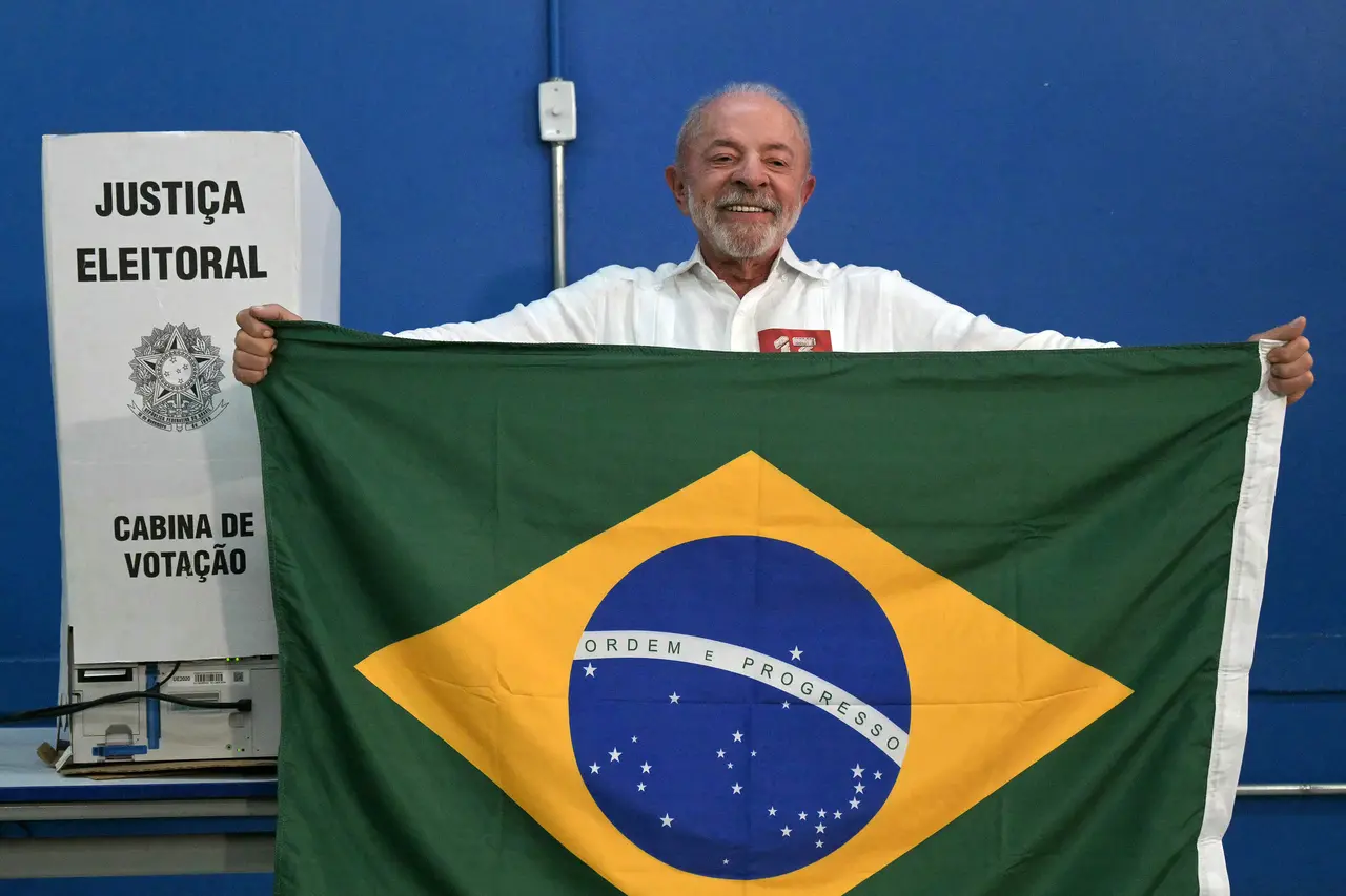 Imagem da notícia Lula vota em São Bernardo do Campo
