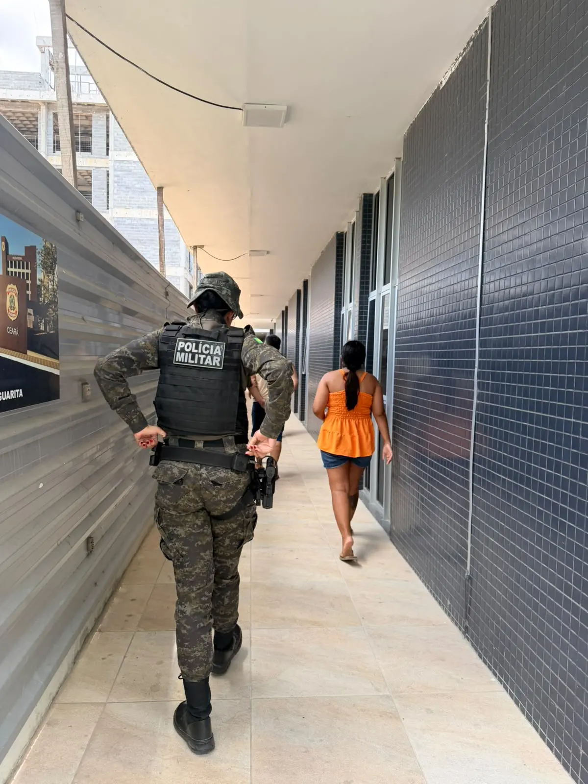 Imagem da notícia Eleitor discute com presidente de seção e quebra urna durante votação em Fortaleza 