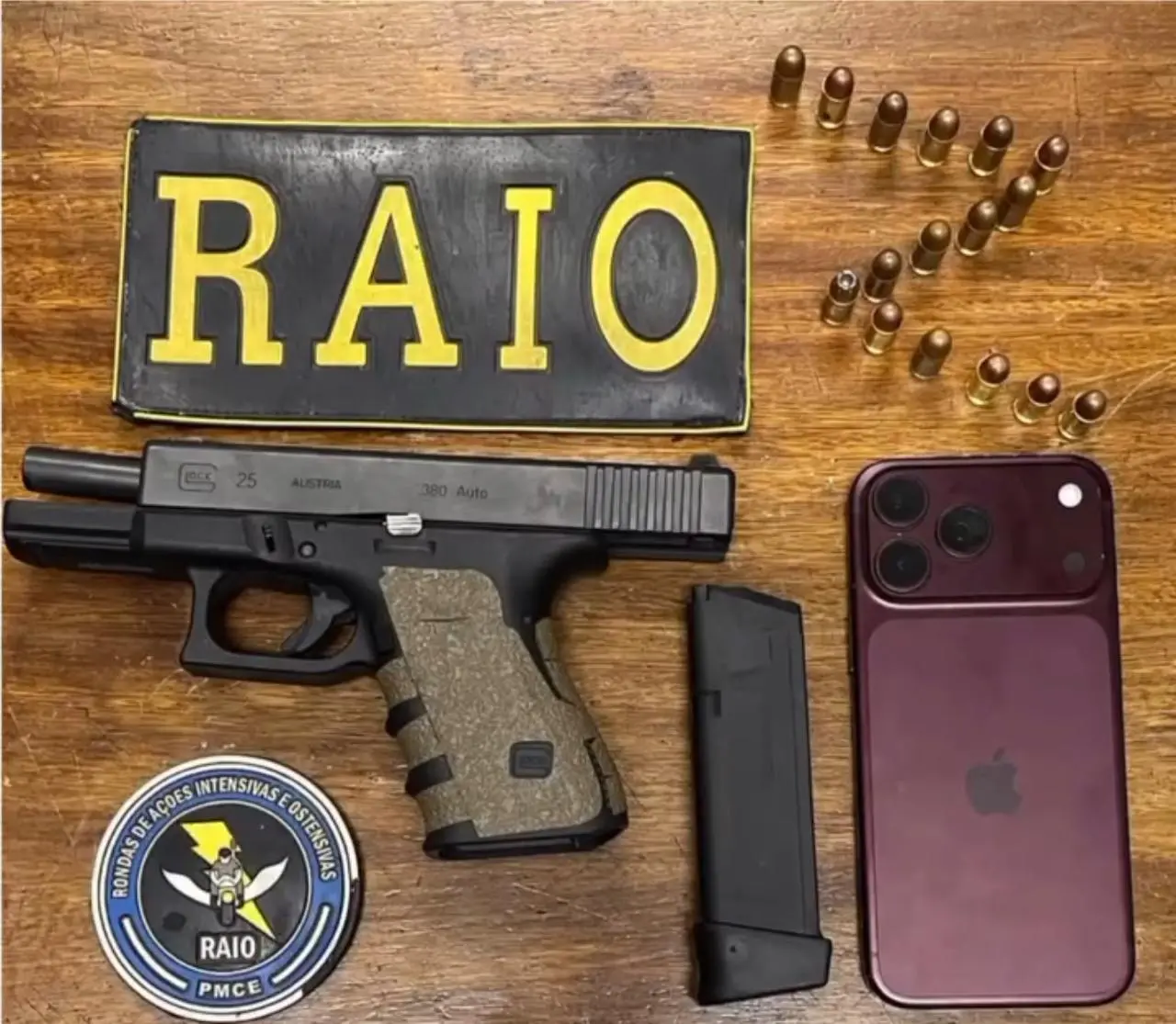 Imagem da notícia Briga na fila do banheiro de bar: advogado e namorada são presos com pistola no Interior do Ceará 