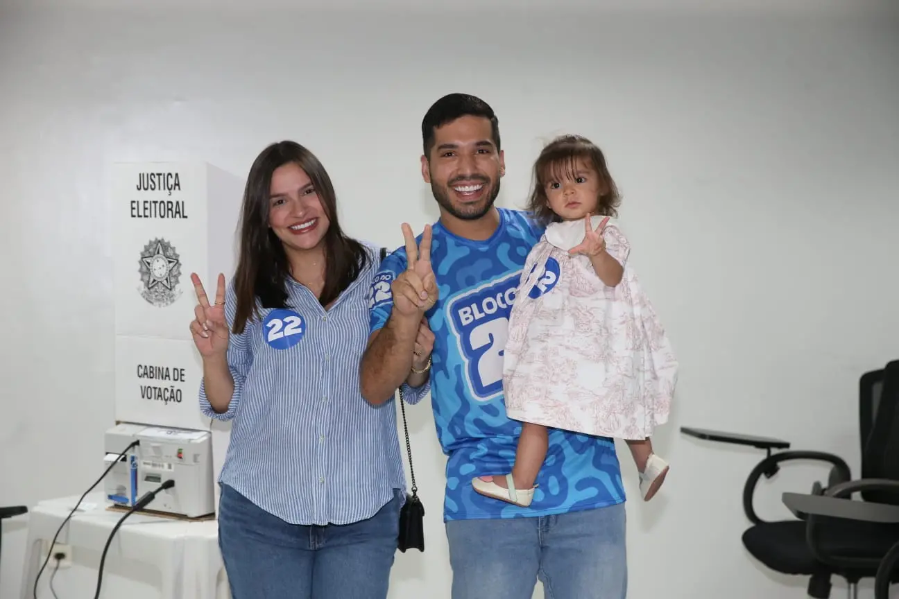 Imagem da notícia Deputado federal André Fernandes (PL) vota em Fortaleza no 2º turno