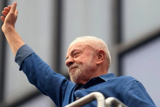 Imagem da notícia Campanha de Lula pede extensão do horário de votação até as 19h em dez estados