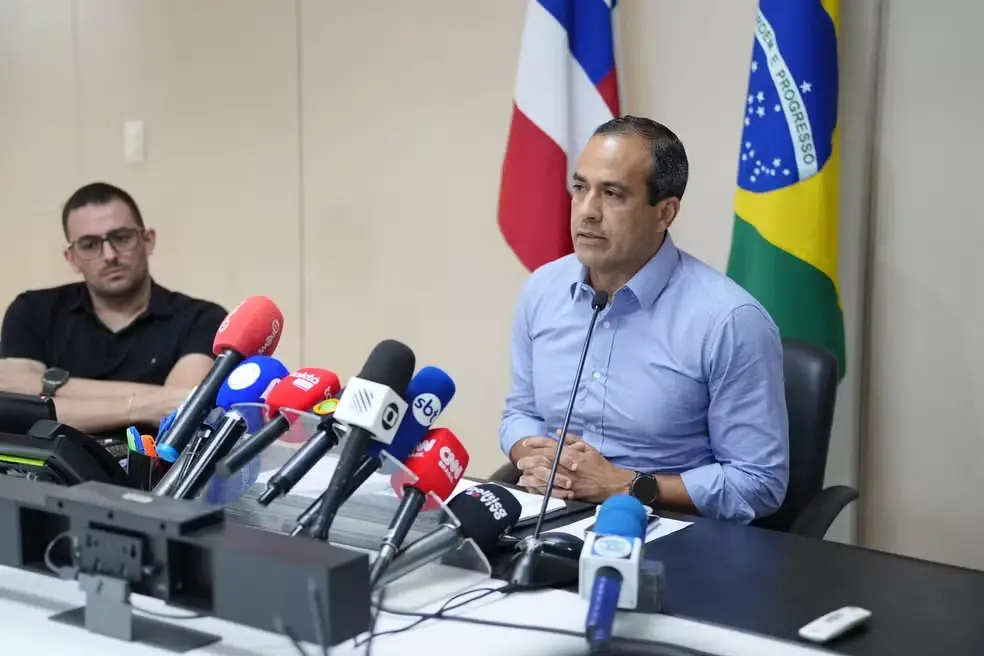 Imagem da notícia Prefeito de Salvador diz que redução de ônibus ocorreu para retirar propaganda de veículos