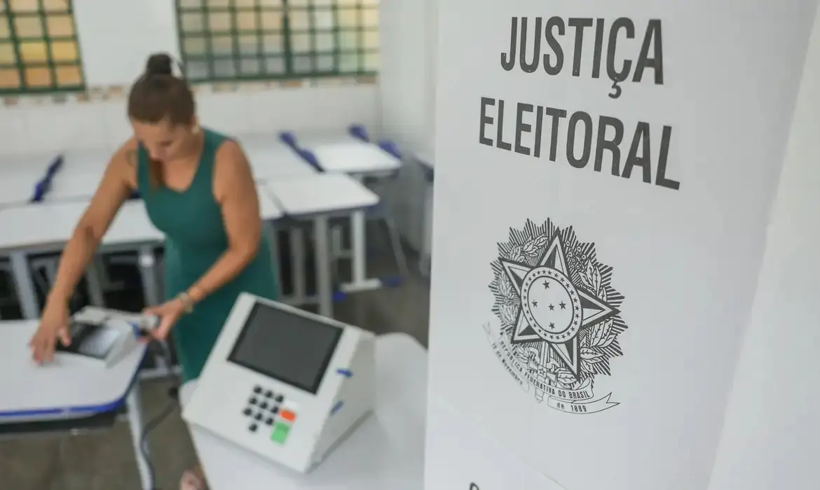 Imagem da notícia Urnas fechadas podem ser reabertas? Entenda processo de encerramento das seções eleitorais