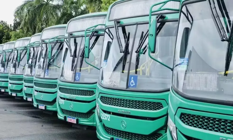 Imagem da notícia Procon-BA afirma que 944 ônibus ficaram parados em Salvador na manhã do 2º turno
