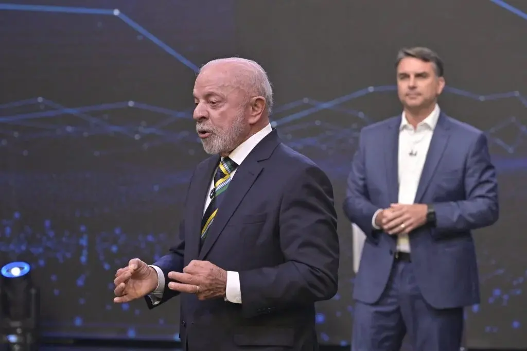 Imagem da notícia Lula venceu Flávio Bolsonaro por 4,3 milhões de votos