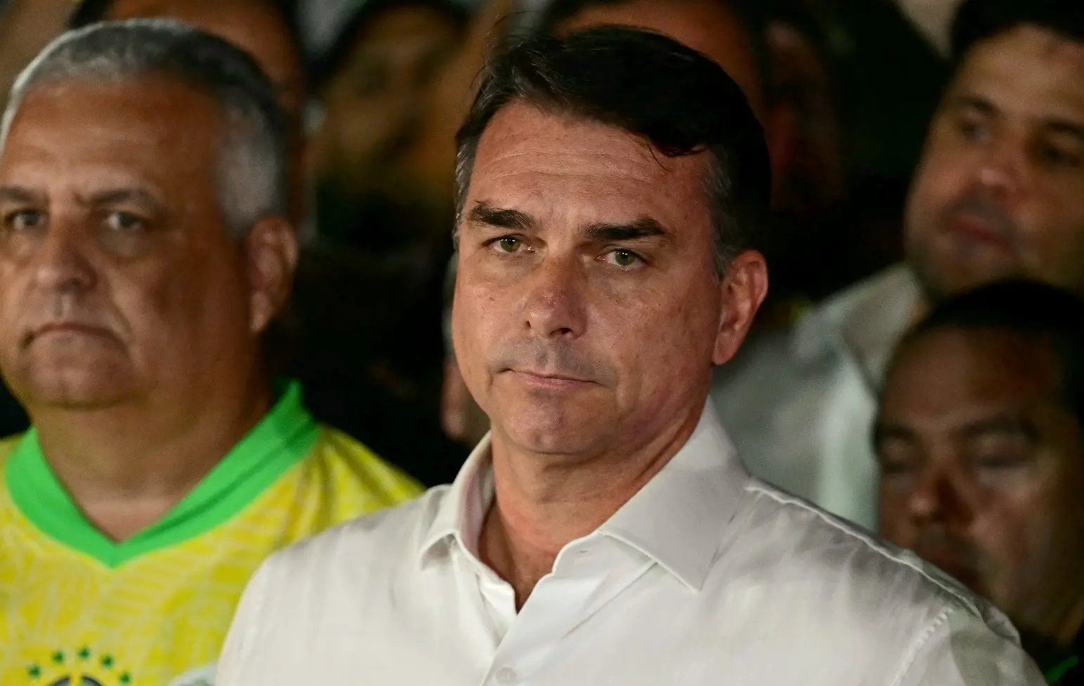 Imagem da notícia 'Impossível reconhecer o resultado', diz Flávio Bolsonaro após ser derrotado nas eleições