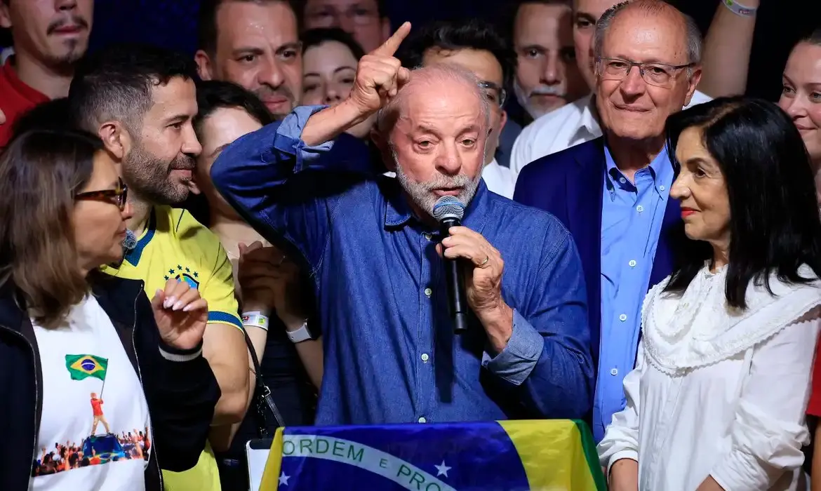 Imagem da notícia Lula poderá indicar até quatro ministros ao STF durante seu próximo mandato