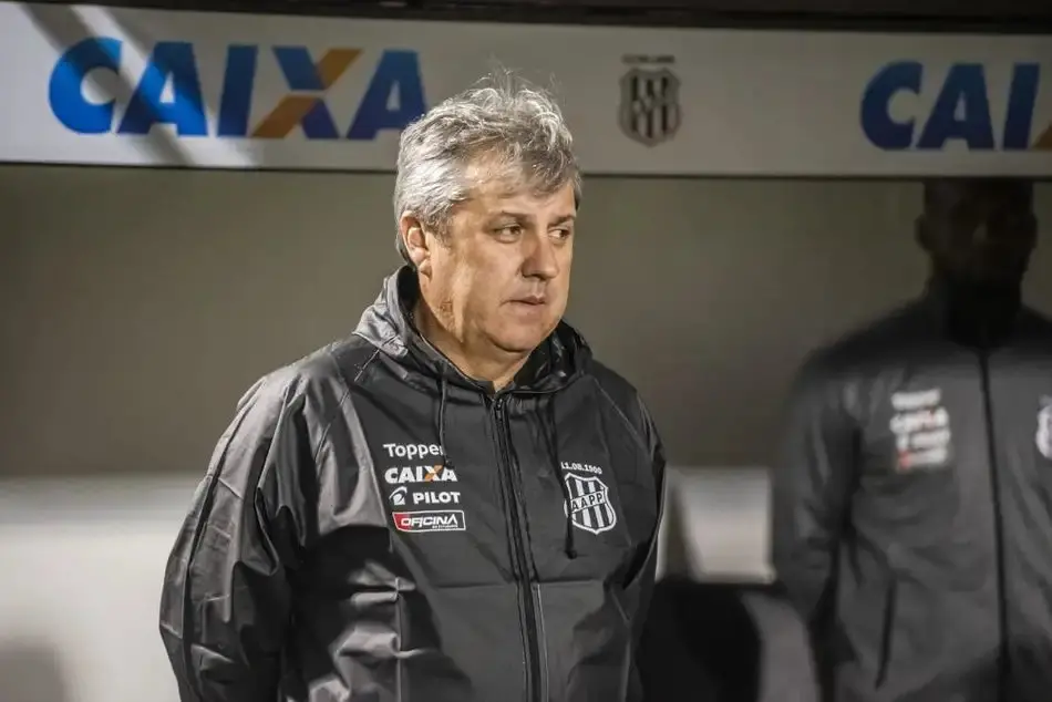 Imagem da notícia Gilson Kleina exalta elenco após empate com Fortaleza: 'uma Ponte Preta forte e respeitada'