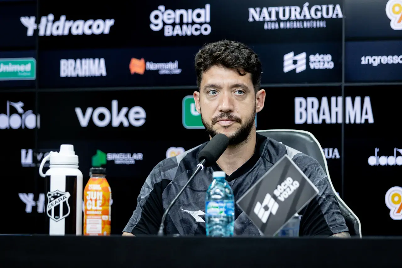 Imagem da notícia Goleiro Caíque França será titular diante o Goiás e diz: 'Sei da responsabilidade, estou preparado'