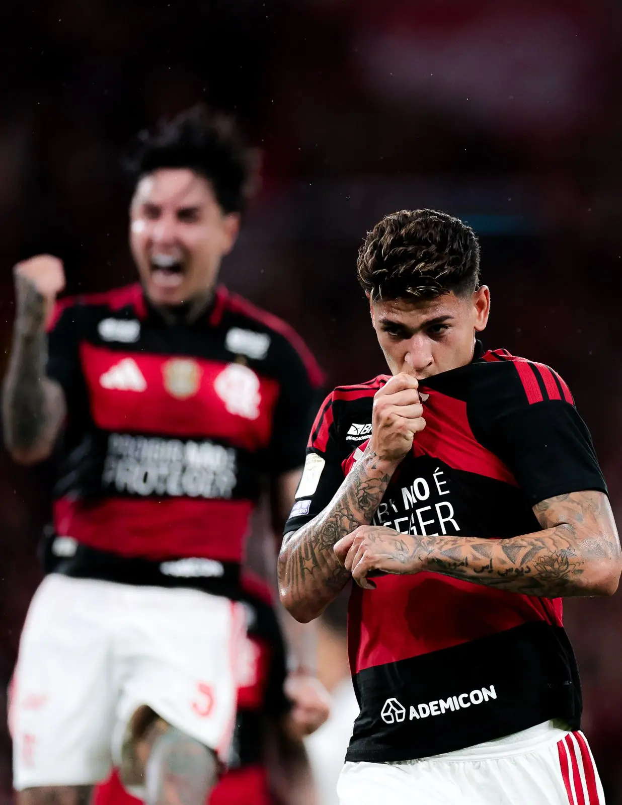 Imagem da notícia Flamengo vence Atlético-MG no gol no fim e reassume liderança da Série A