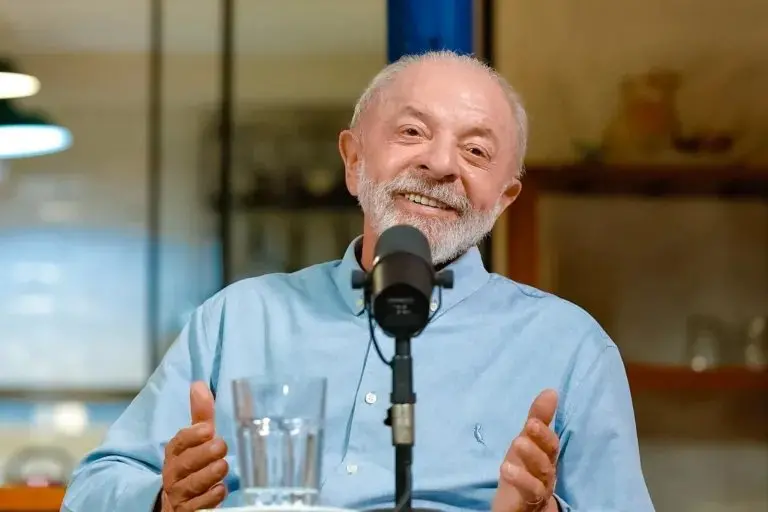Imagem da notícia Lula completa 81 anos nesta terça (27); entenda por que seu RG registra outra data