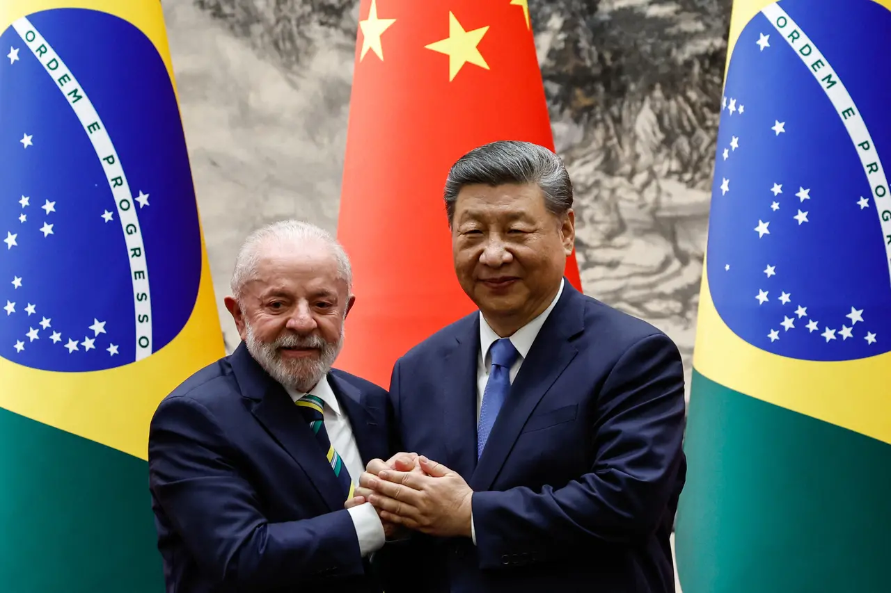 Imagem da notícia Xi Jinping parabeniza Lula pela reeleição