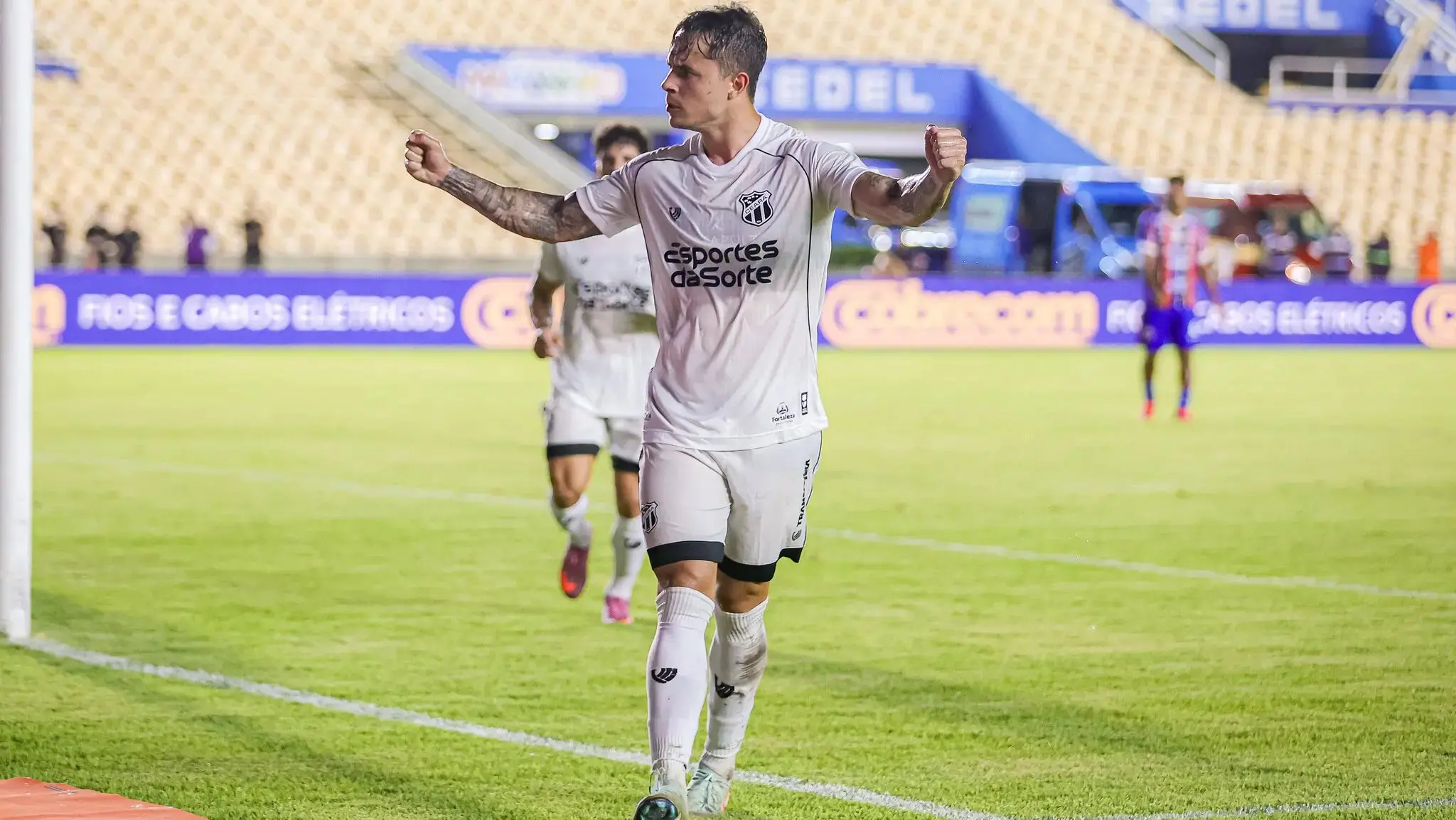 Imagem da notícia: Ceará recebe o Goiás na busca de ficar pertinho de se garantir na Série B de 2027
