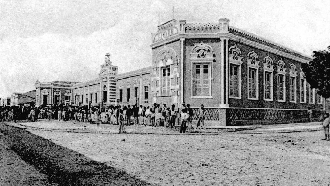 Escola Jesus, Maria e José foi criada para oferecer educação a crianças pobres.