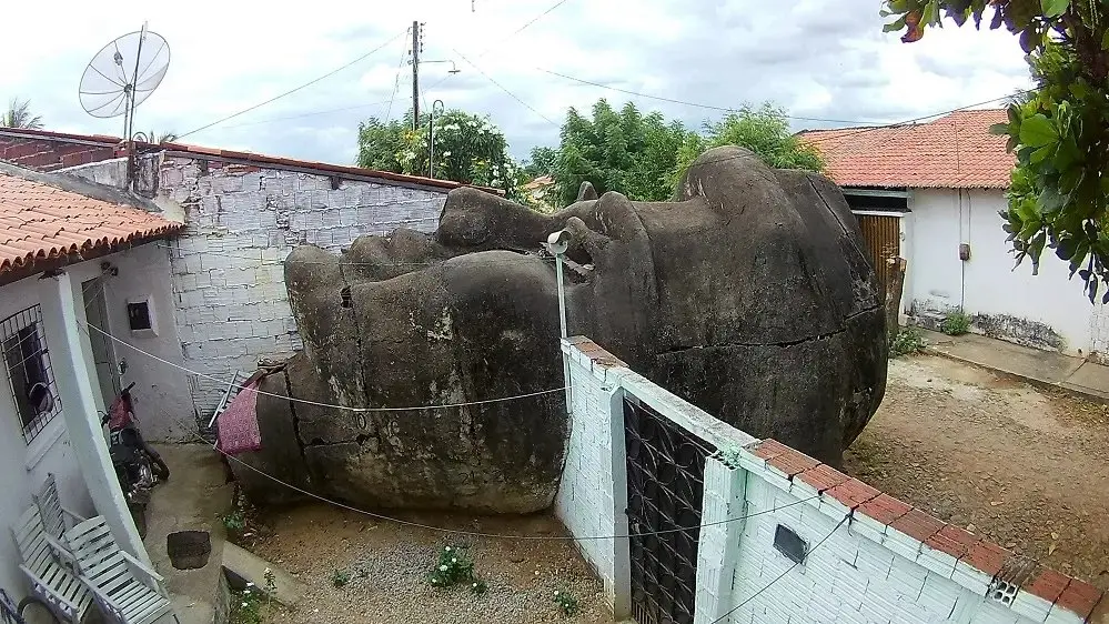 Imagem da notícia Elmano pede à Alece aval para repassar R$ 2,5 mi à Unidos da Tijuca, que homenageará Cabeça do Santo