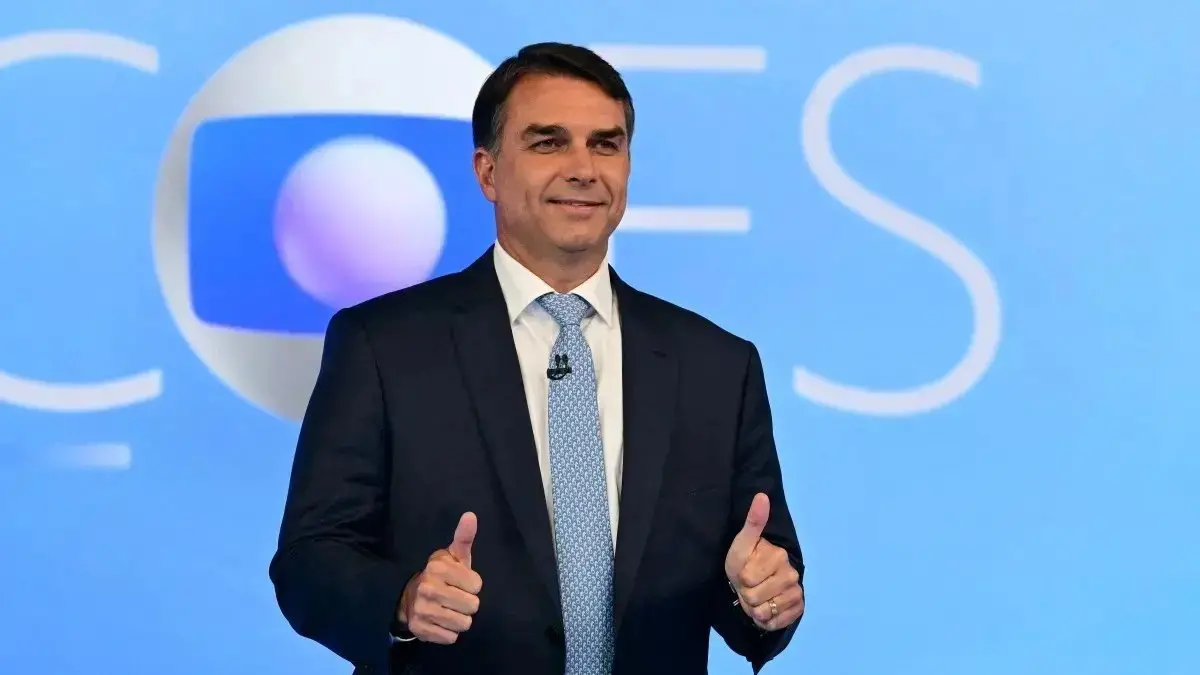 Imagem da notícia EUA anunciam vistos para Flávio Bolsonaro e família em meio a relatos de saída do Brasil