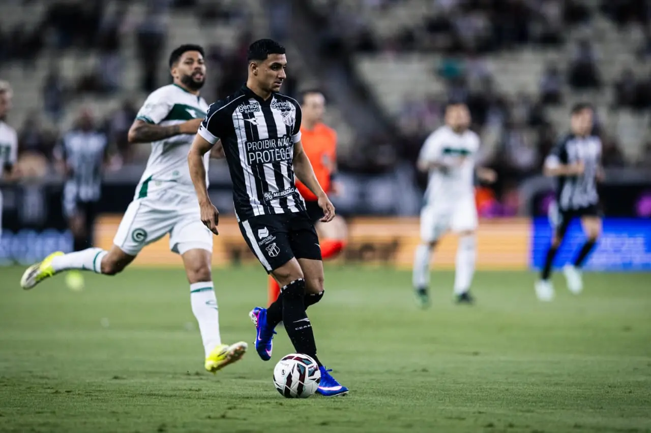 Imagem da notícia Ceará sofre dois gols nos acréscimos, perde para o Goiás no Castelão e se mantém ameaçado