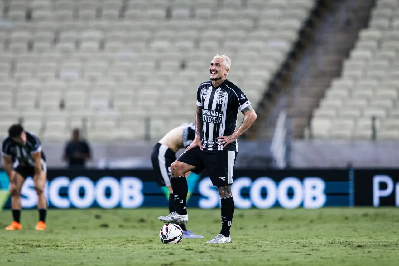 Imagem da notícia Ceará completa três jogos sem vencer e volta à 16ª posição após derrota