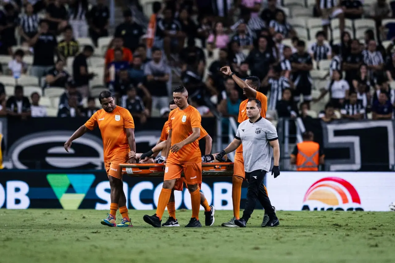 Imagem da notícia Sanchez, do Ceará, tem suspeita de lesão no ligamentar no joelho e será reavaliado