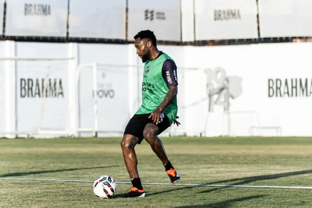 Imagem da notícia  Sávio volta a treinar e deve substituir Sanchez contra Athletic