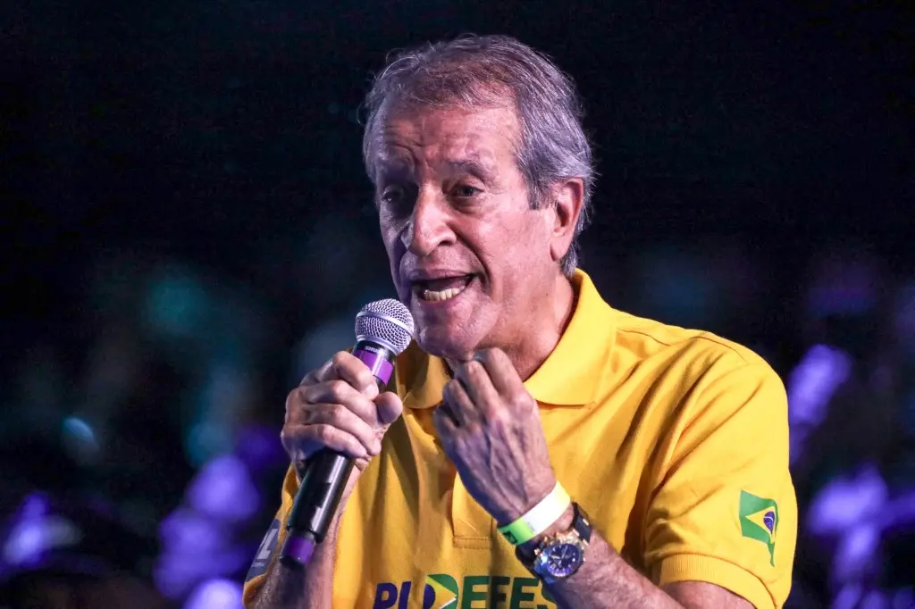 Imagem da notícia Valdemar Costa Neto diz reprovar carta divulgada por Flávio Bolsonaro (PL): 'Não gostei'