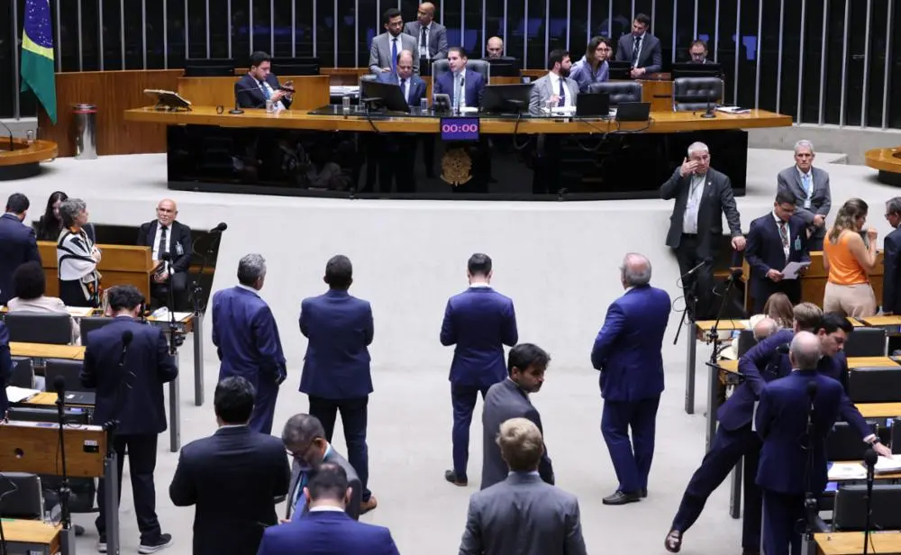 Imagem da notícia PDT questiona no STF regra que elegeu sete deputados pelo Ceará