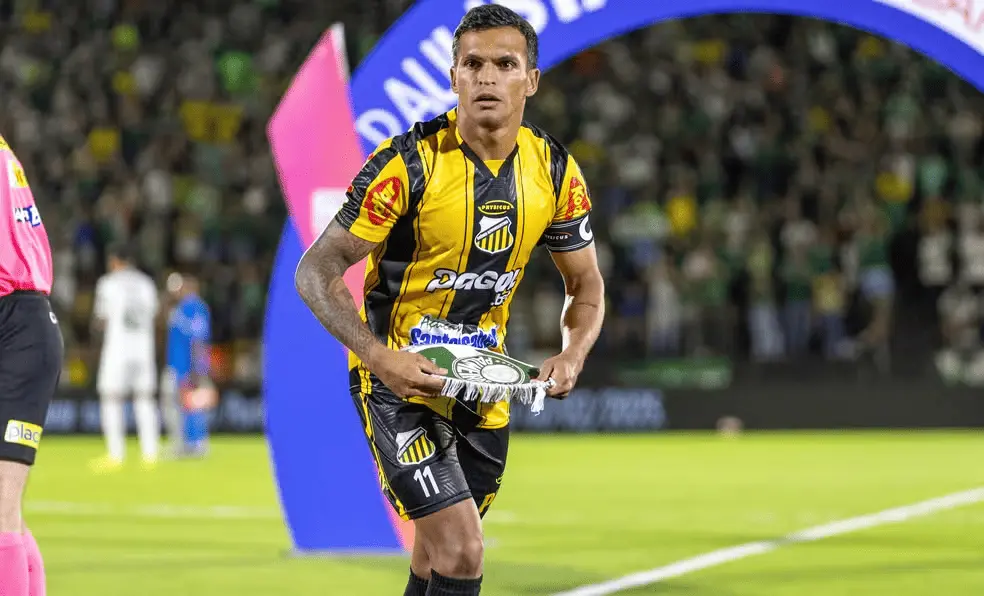 Imagem da notícia Jogos de domingo na TV: veja onde assistir e horário das partidas deste domingo (1º)