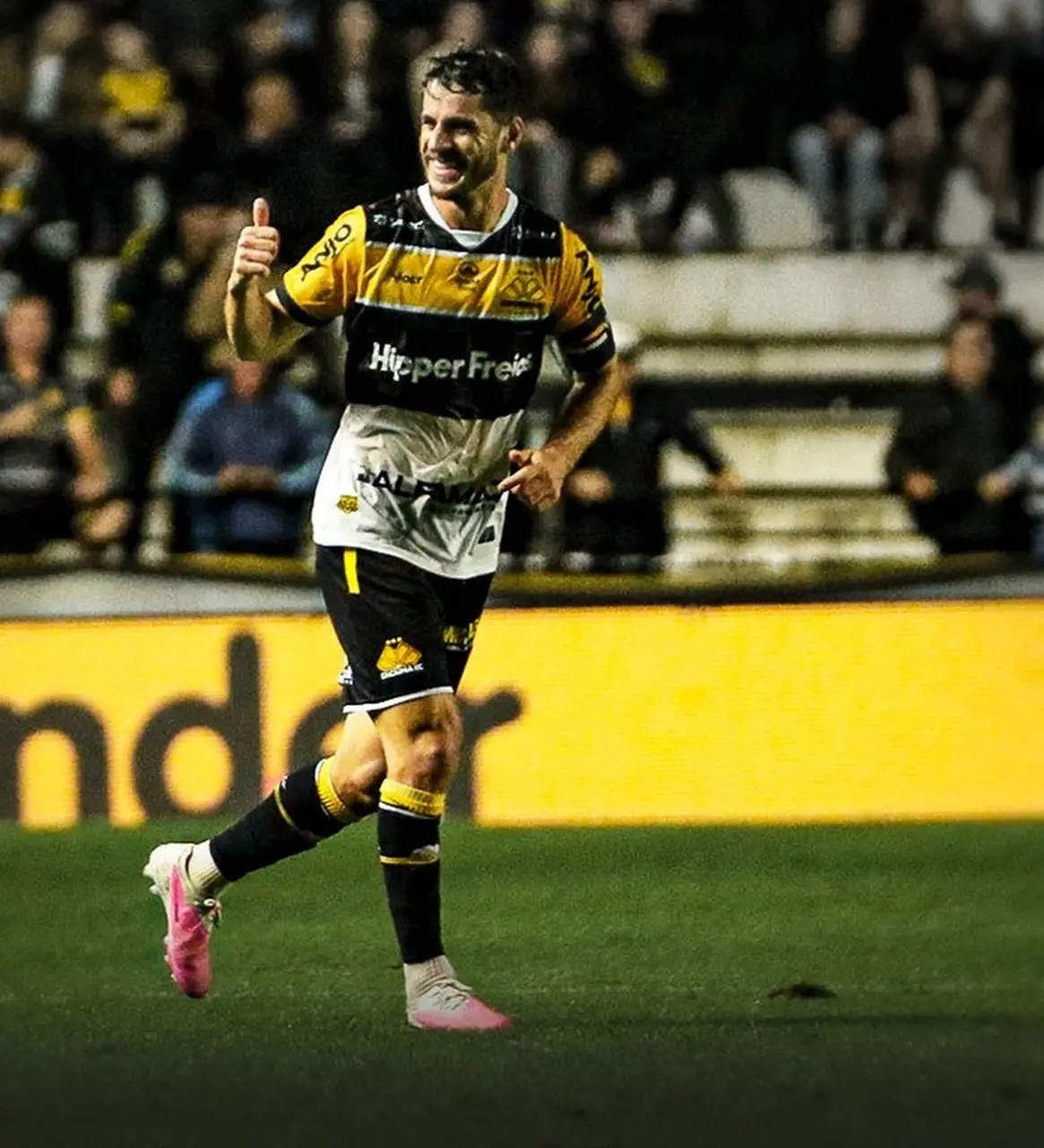 Imagem da notícia Criciúma vence Ponte Preta e ultrapassa Fortaleza na tabela; veja classificação da Série B