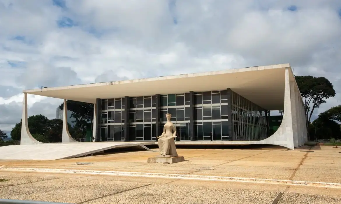 Imagem da notícia STF valida mudança na isenção previdenciária de servidores aposentados por incapacidade