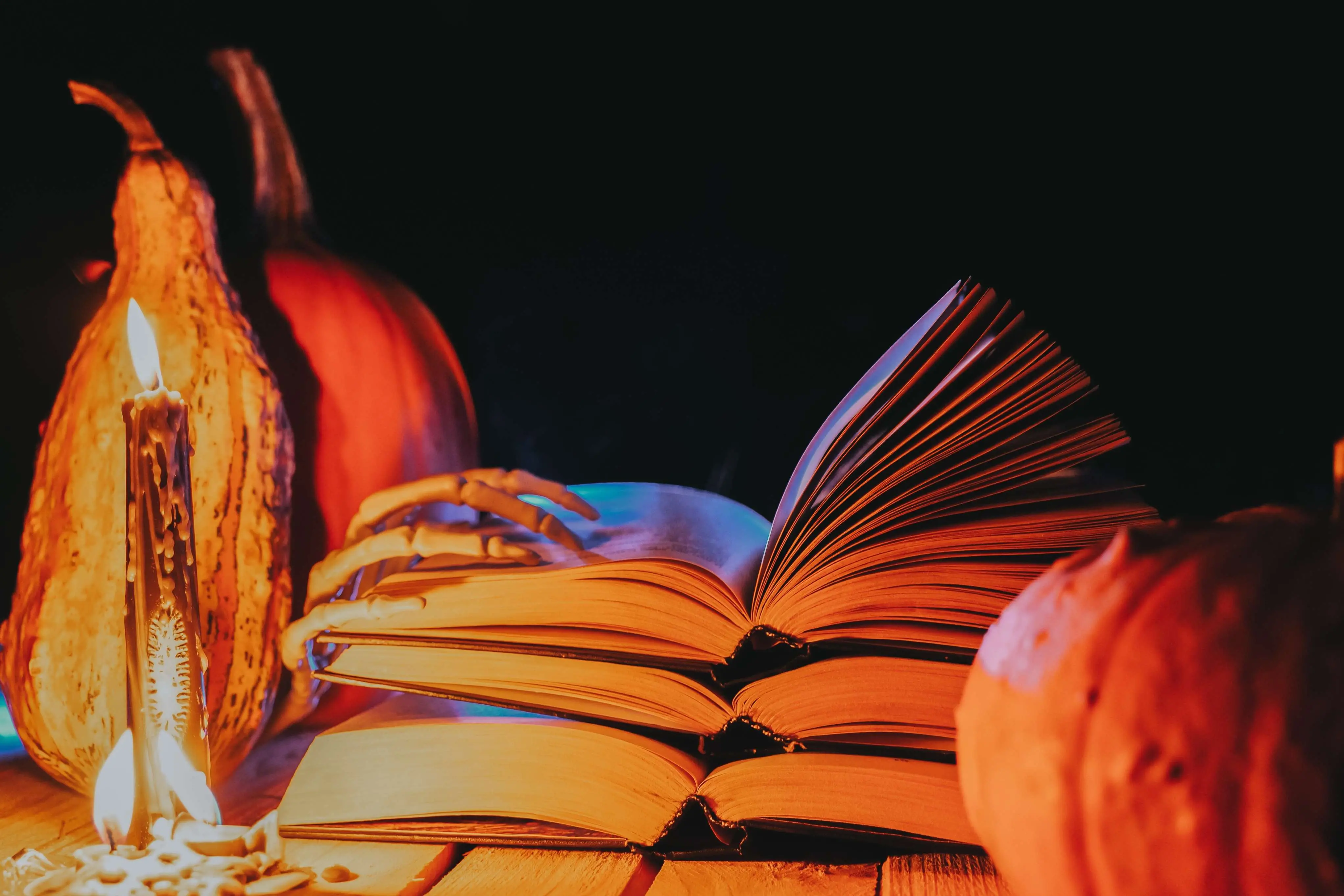 Imagem da notícia Confira 7 livros de terror e suspense para curtir no Dia das Bruxas