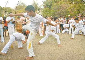 Escola de Capoeira Lua Mãe