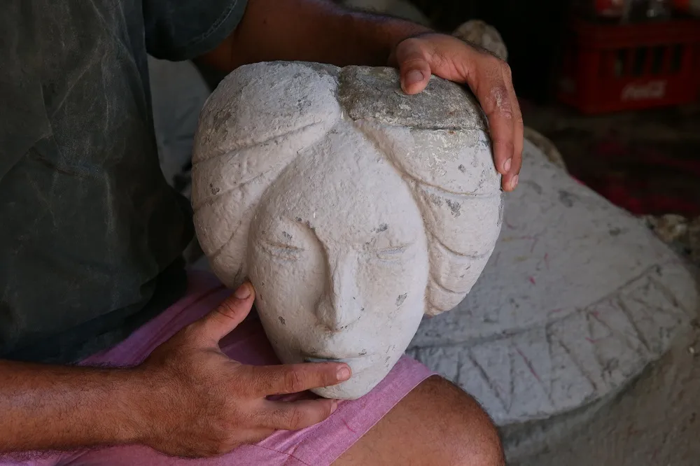 Parte da obra nas mãos do professor José Viana
