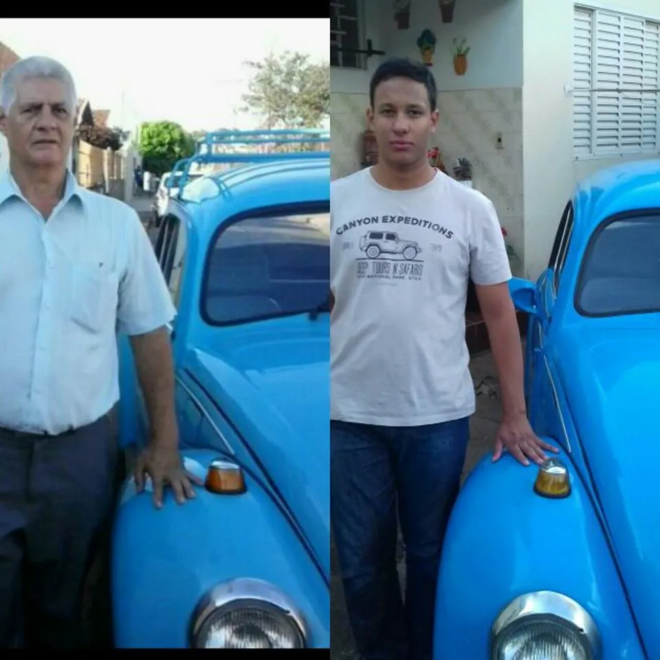 Esta imagem de Gabriel no fusca azul foi a primeira foto que Tomaz viu no Facebook, quando encontrou a mãe adotiva do irmão nesta rede social.