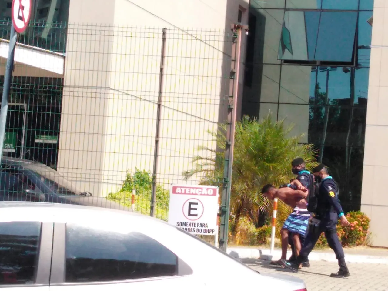 O suspeito foi encaminhado para o Departamento de Homicídios e Proteção à Pessoa (DHPP)