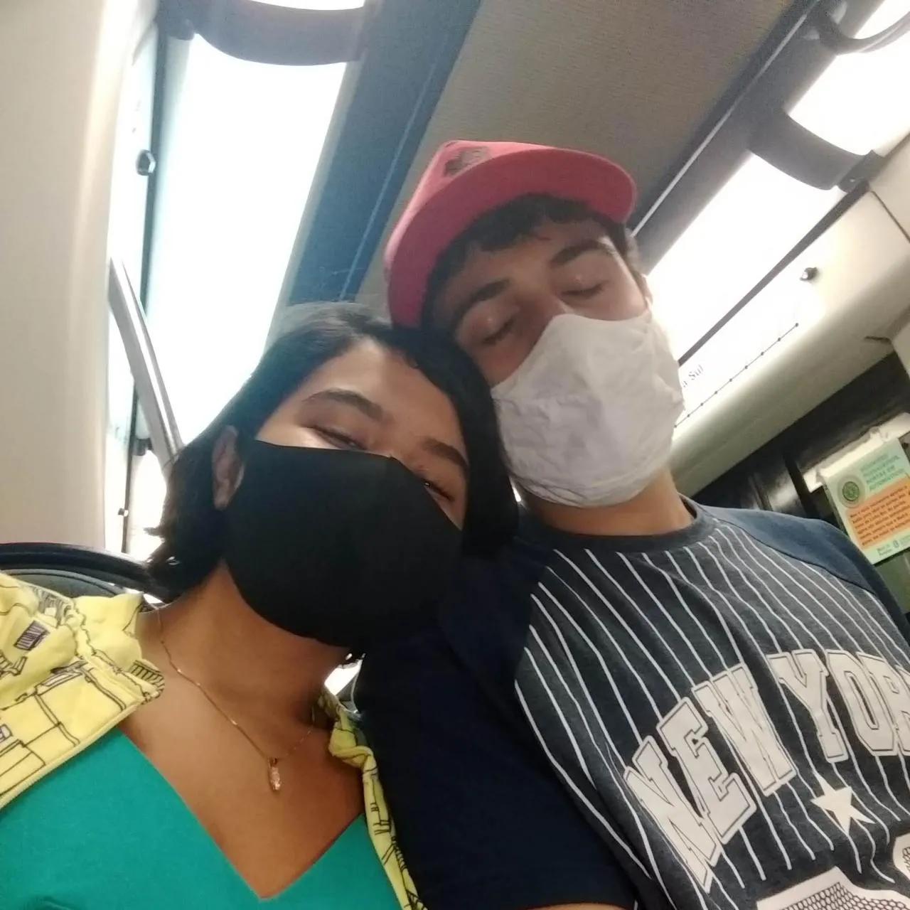 Após quatro meses sem a presença física um do outro, Aíslan e Matheus se reencontraram com todos os cuidados