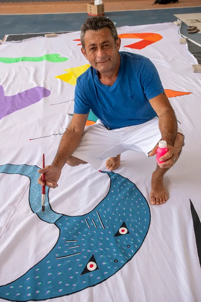 O artista visual Vando Farias representa em sua vela sete seres marinhos