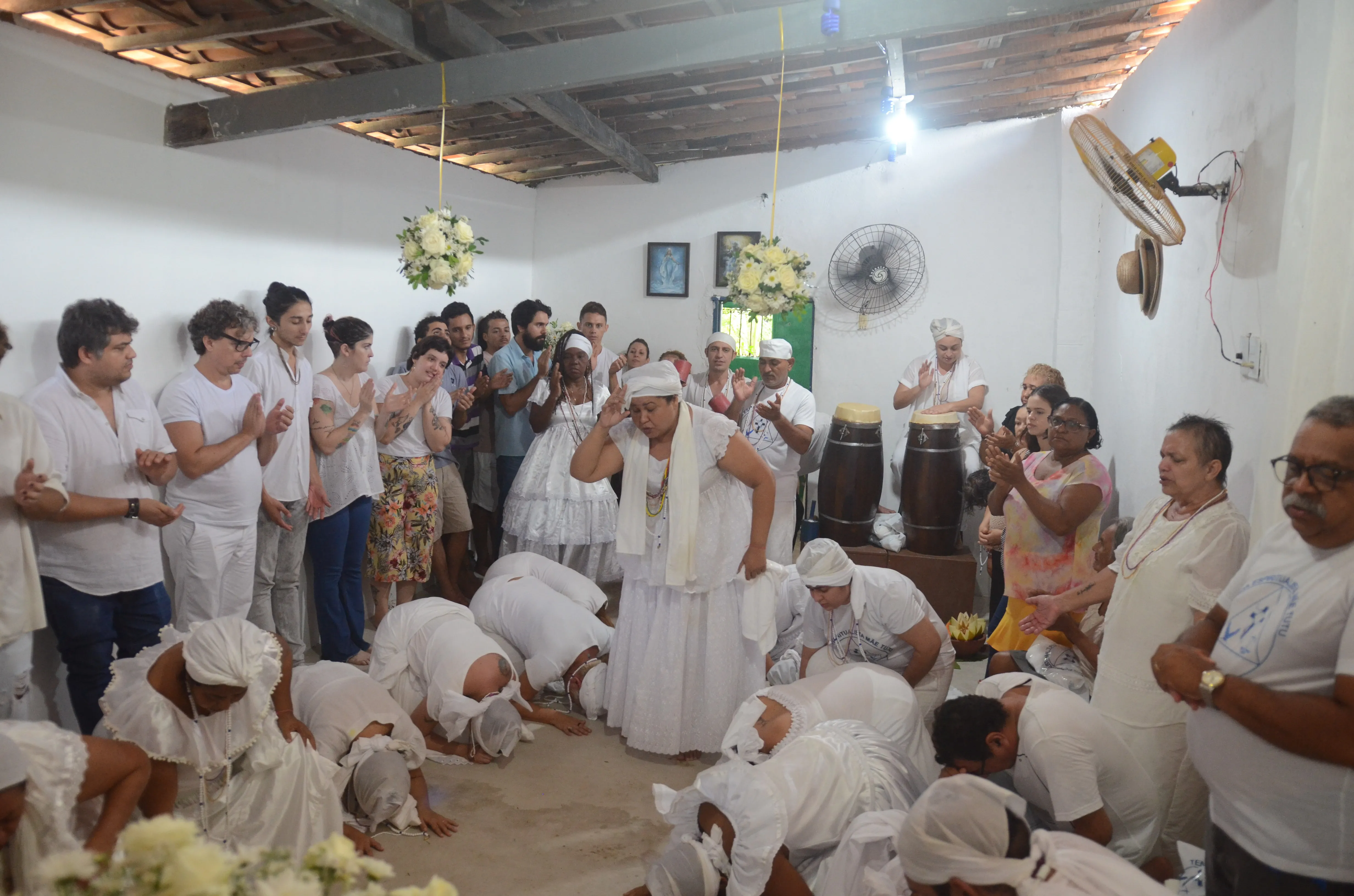 Na Tenda Espiritualista Mãe Tutu, o gira de Oxóssi deve acontecer apenas com os filhos da Casa, cerca de 23 pessoas