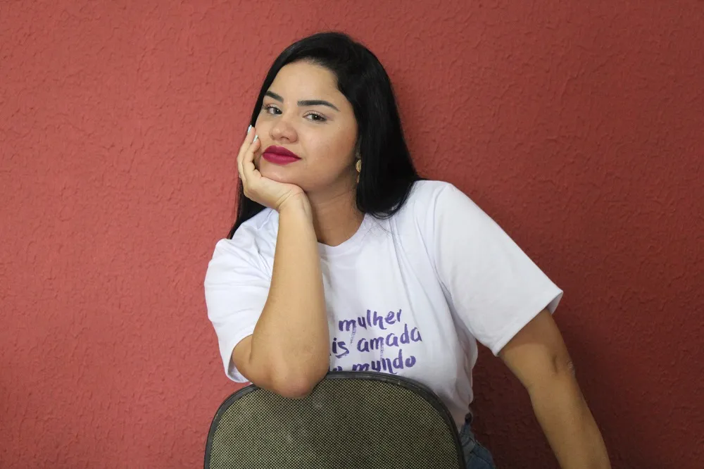 Além de apresentar o resultado da intensa observação de Vanessa Passos frente às mais distintas realidades, o livro nasce como um protesto: o mercado editorial precisa publicar e narrar mais histórias de e sobre mulheres