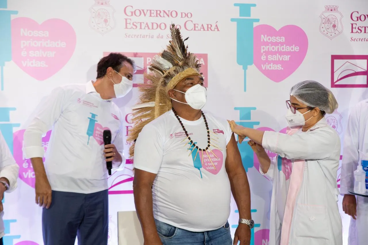Dourado Tapeba foi o primeiro indígena imunizado no Ceará