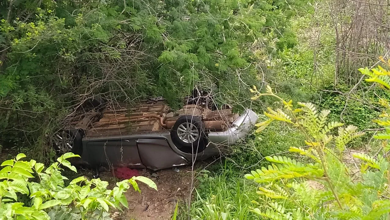 Carro com família foi encontrado em distrito de Formosa do Rio Preto, em área de difícil acesso