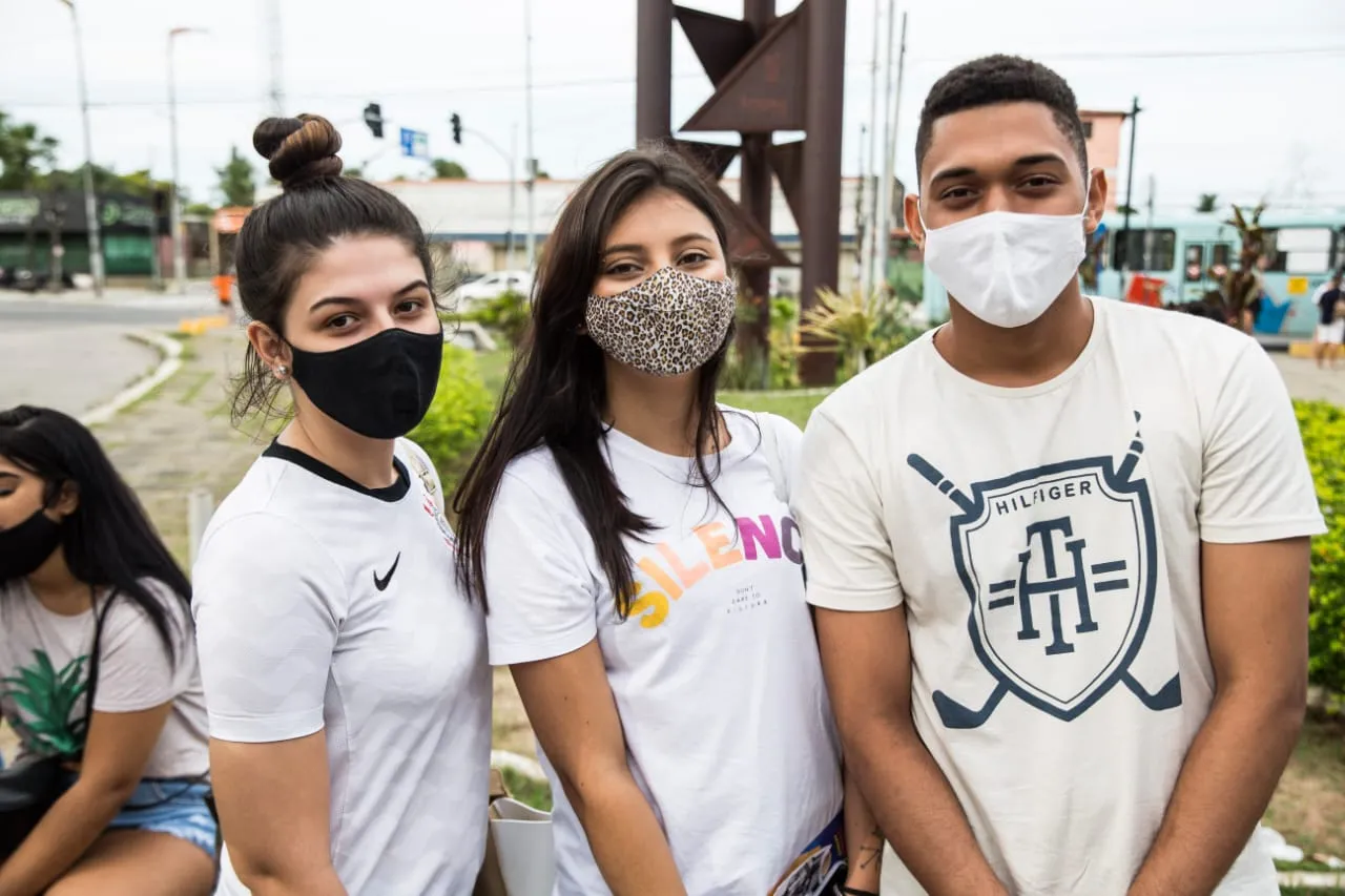 O trio de amigos Maria Eduarda Lopes, 17, Natália Mendonça, 20, e Vitor Emanuel Vieira, 18, divergiram sobre o nível de dificuldade da prova