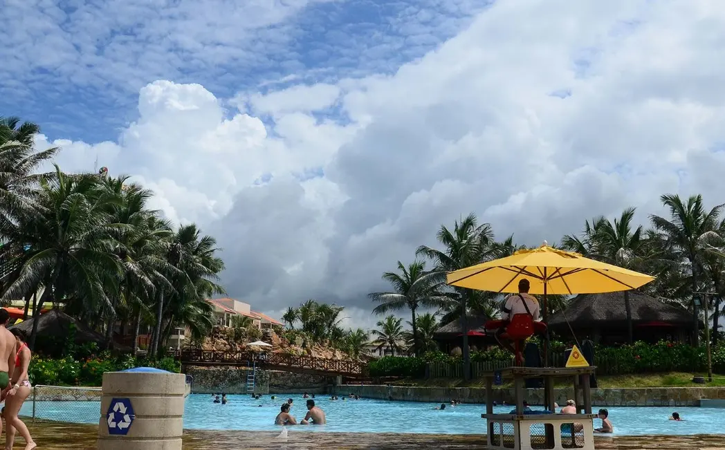Piscina de ondas do Beach Park
